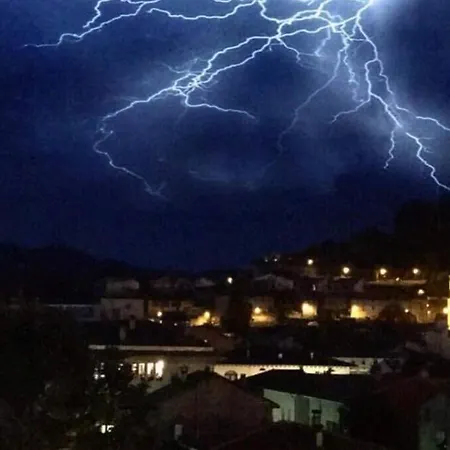 Pis Amb Encant A Campdevanol,al Centre Del Poble. Campdevánol